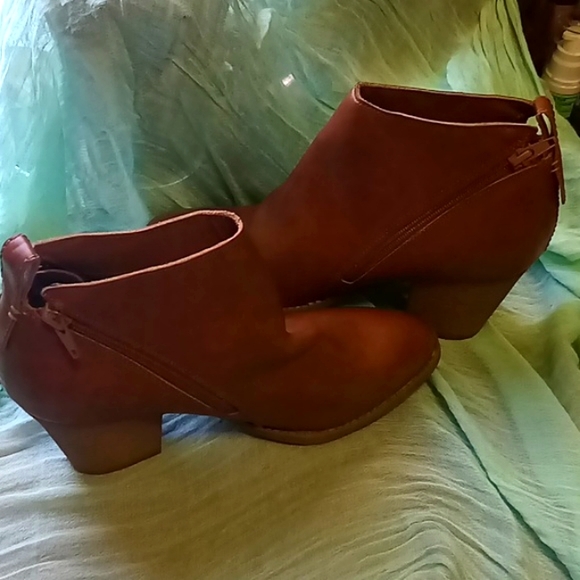 New Low heel booties - Picture 3 of 3